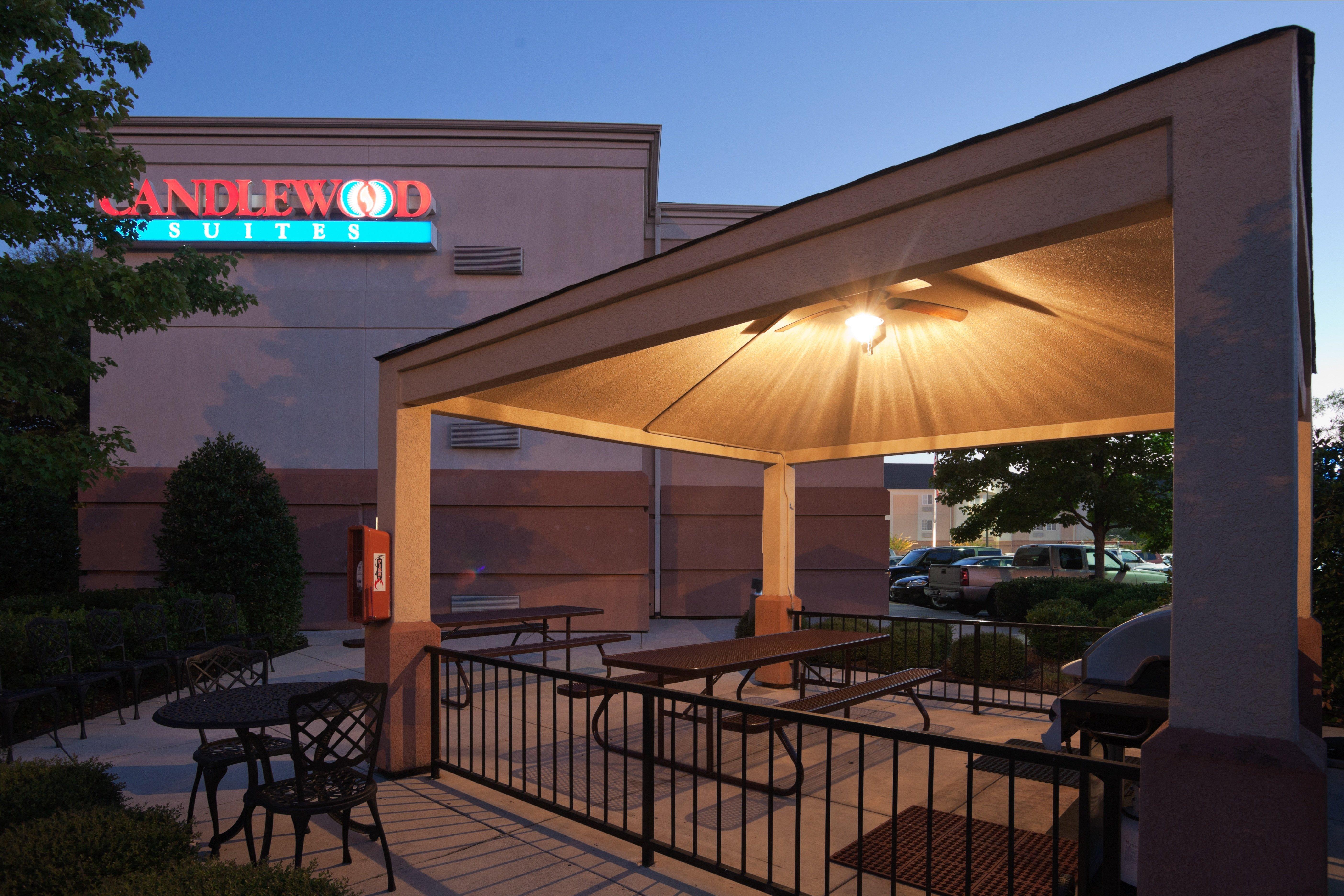 Sonesta Simply Suites Huntsville Research Park Екстер'єр фото