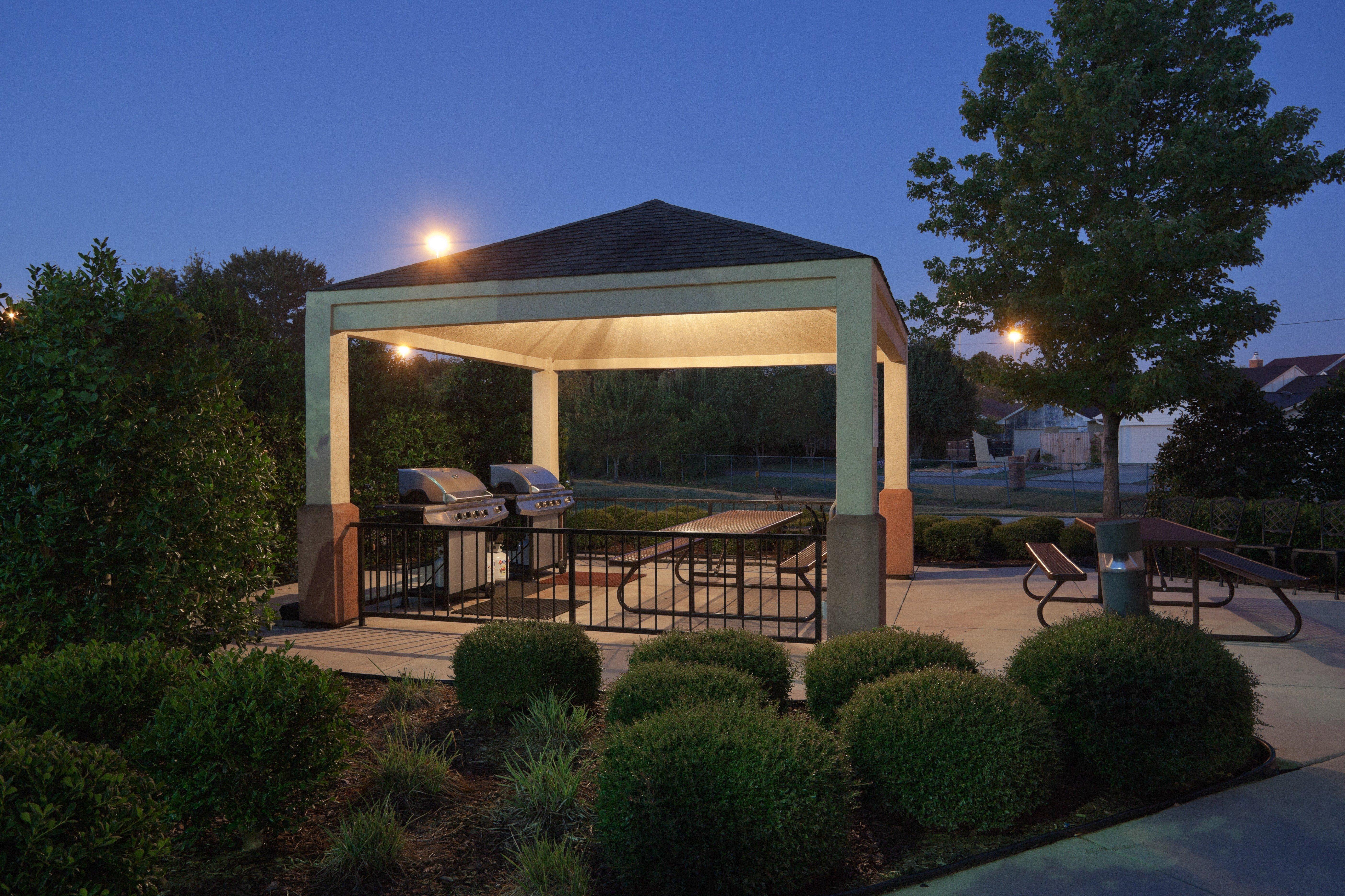 Sonesta Simply Suites Huntsville Research Park Екстер'єр фото