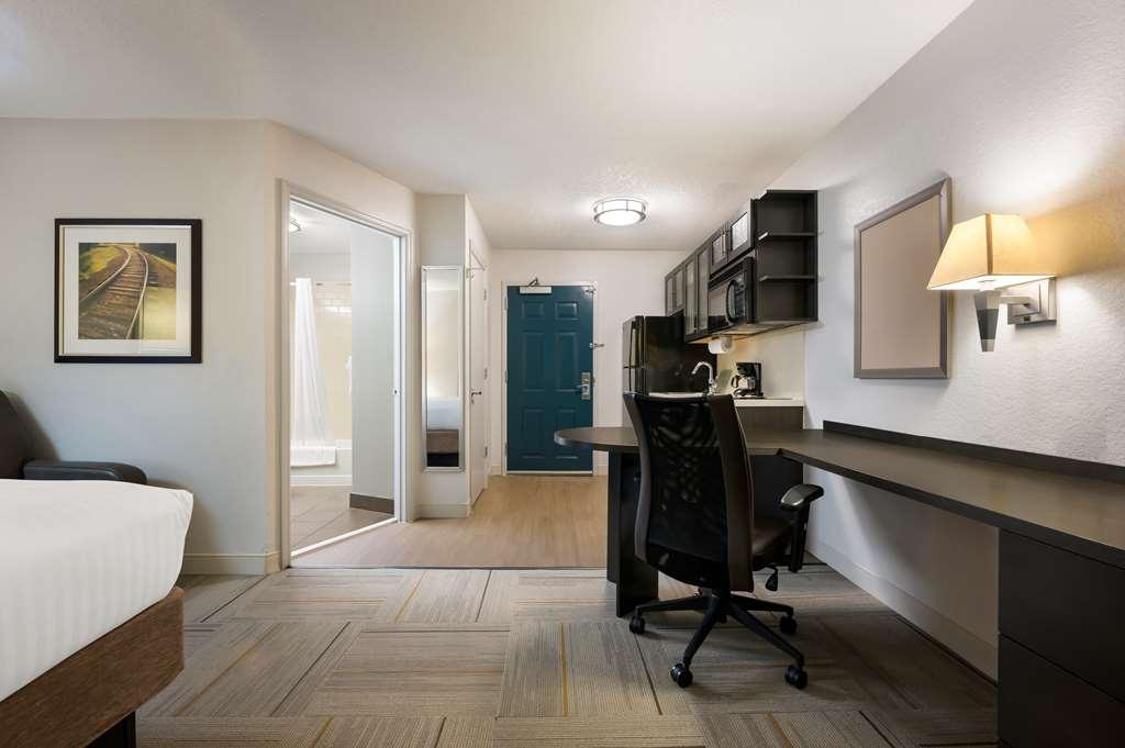Sonesta Simply Suites Huntsville Research Park Номер фото