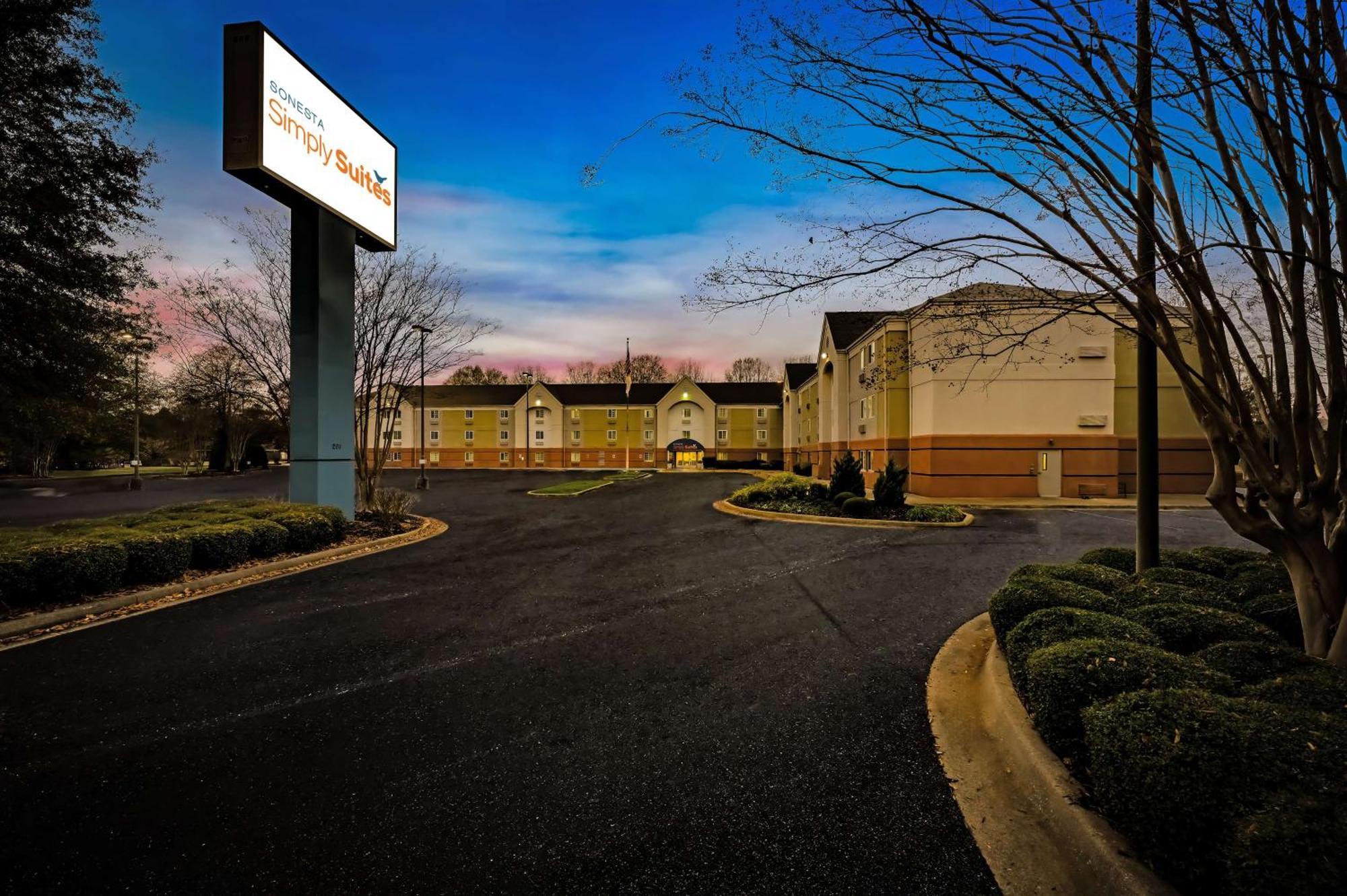 Sonesta Simply Suites Huntsville Research Park Екстер'єр фото