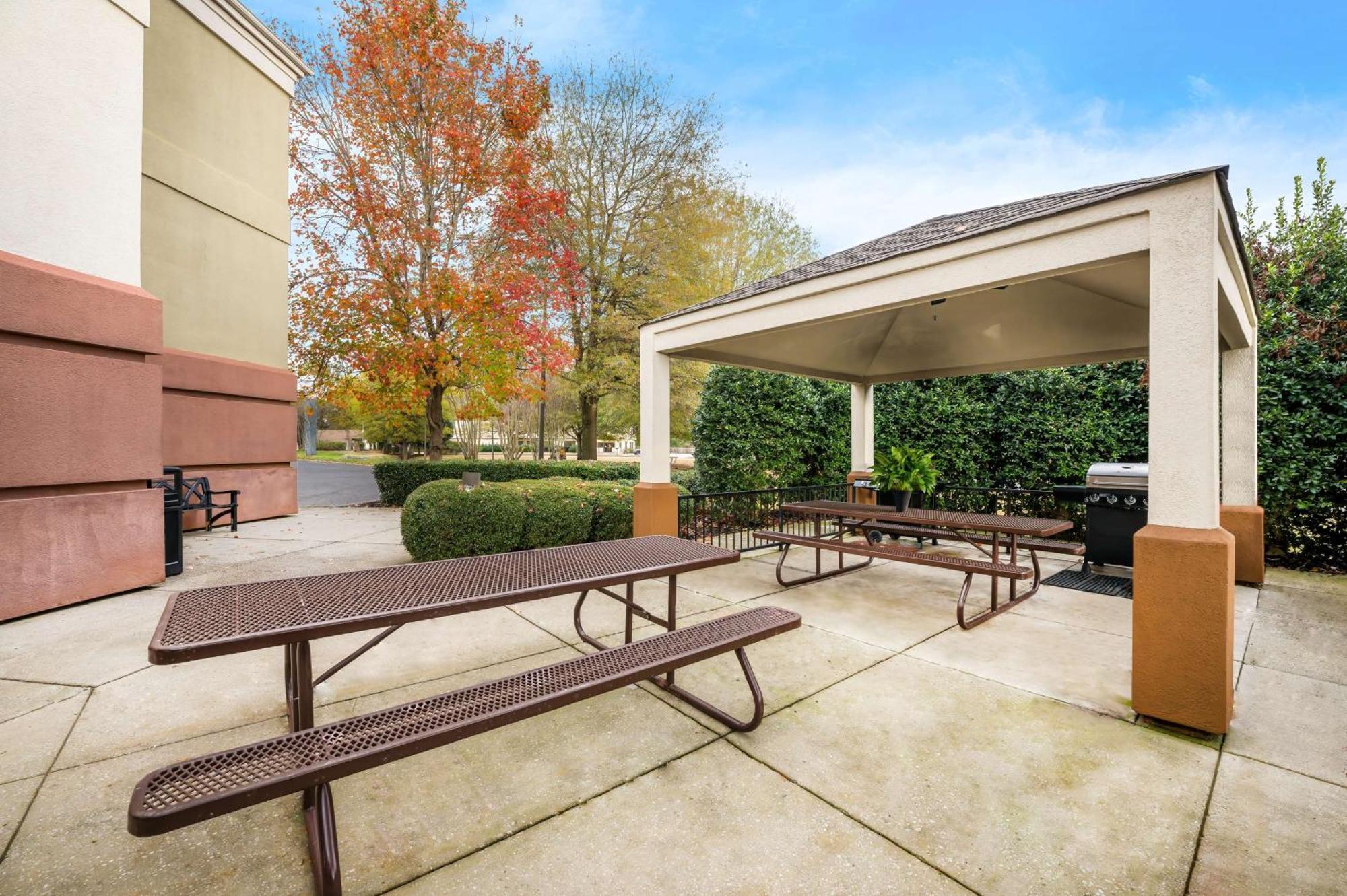 Sonesta Simply Suites Huntsville Research Park Екстер'єр фото