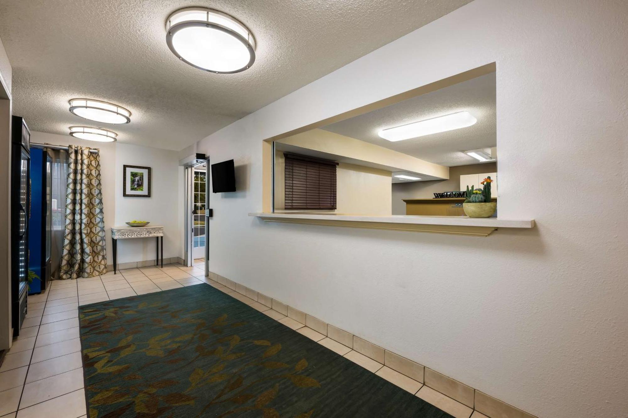Sonesta Simply Suites Huntsville Research Park Екстер'єр фото