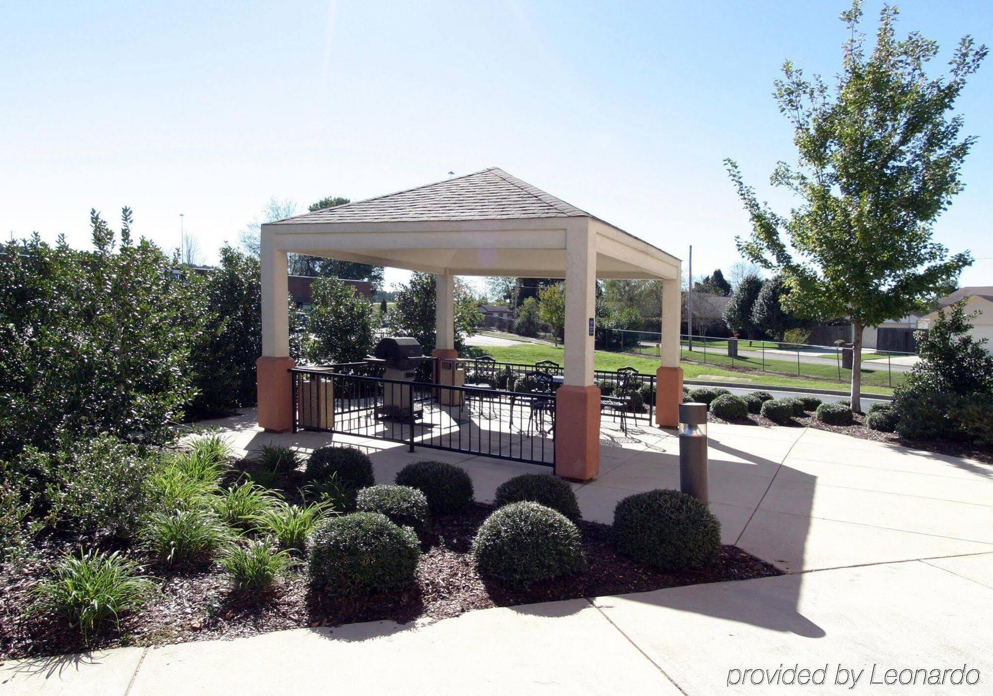 Sonesta Simply Suites Huntsville Research Park Екстер'єр фото